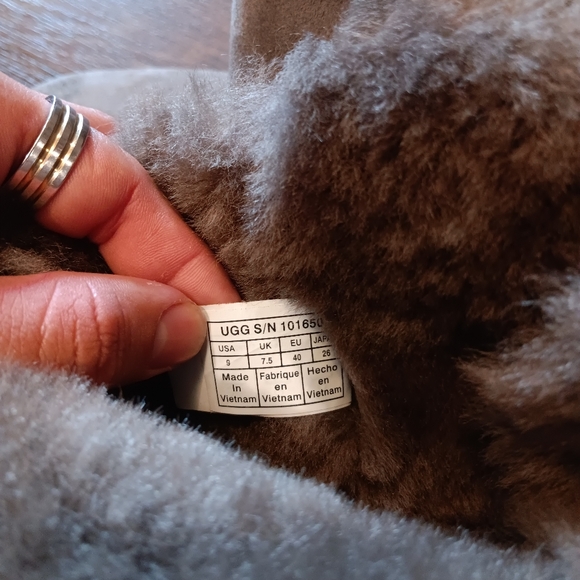 UGG Charcoal Fur-Lined Boots with bow, size 9 - Picture 2 of 4